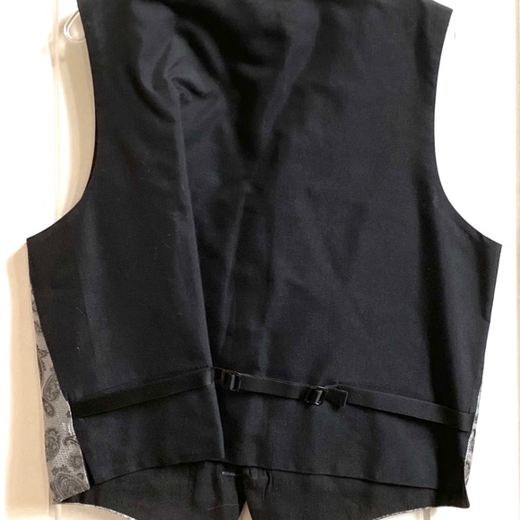 Men's Medium Andrew Fezza Polyester Vest. Silver grey color. - Picture 3 of 3